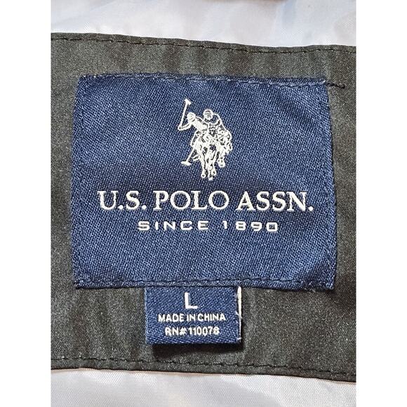 U.S. Polo ASSN Men's Size L Grey/Black Lightweight Puffer Quilted Vest - Picture 4 of 5